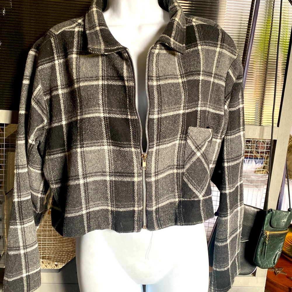 Jamie Z XL(fits like a medium) acrylic wool n polyester